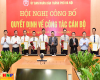UBND thành phố Hà Nội công bố 6 quyết định về công tác cán bộ
